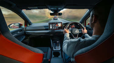 Volkswagen Golf GTI Clubsport v Cupra Leon 300