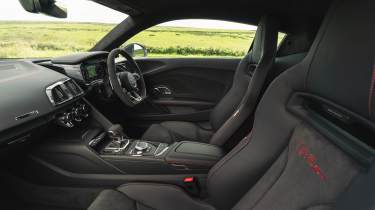 Audi R8 V10 GT RWD – interior