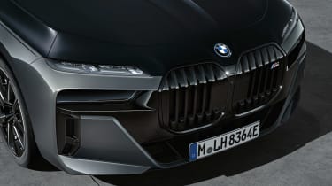 BMW M760e – headlights