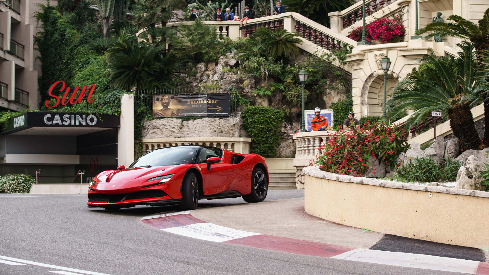 Ferrari%20SF90%20Stradale%20Monaco-2.jpg