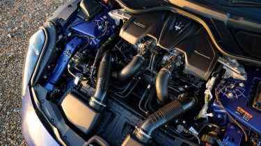 Maserati GranCabrio engine