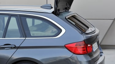 2012 BMW 328i Touring rear screen up