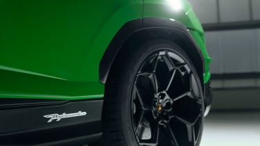 Lamborghini Urus Performante – green wheel