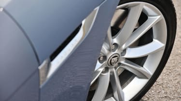 Jaguar F-type V6S wheel