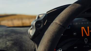 McLaren Artura – mode switch