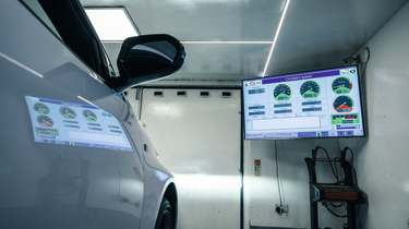 Sustainable fuel v unleaded petrol dyno test