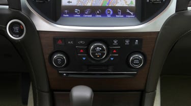 Chrysler 300C Lancia Thema dashboard
