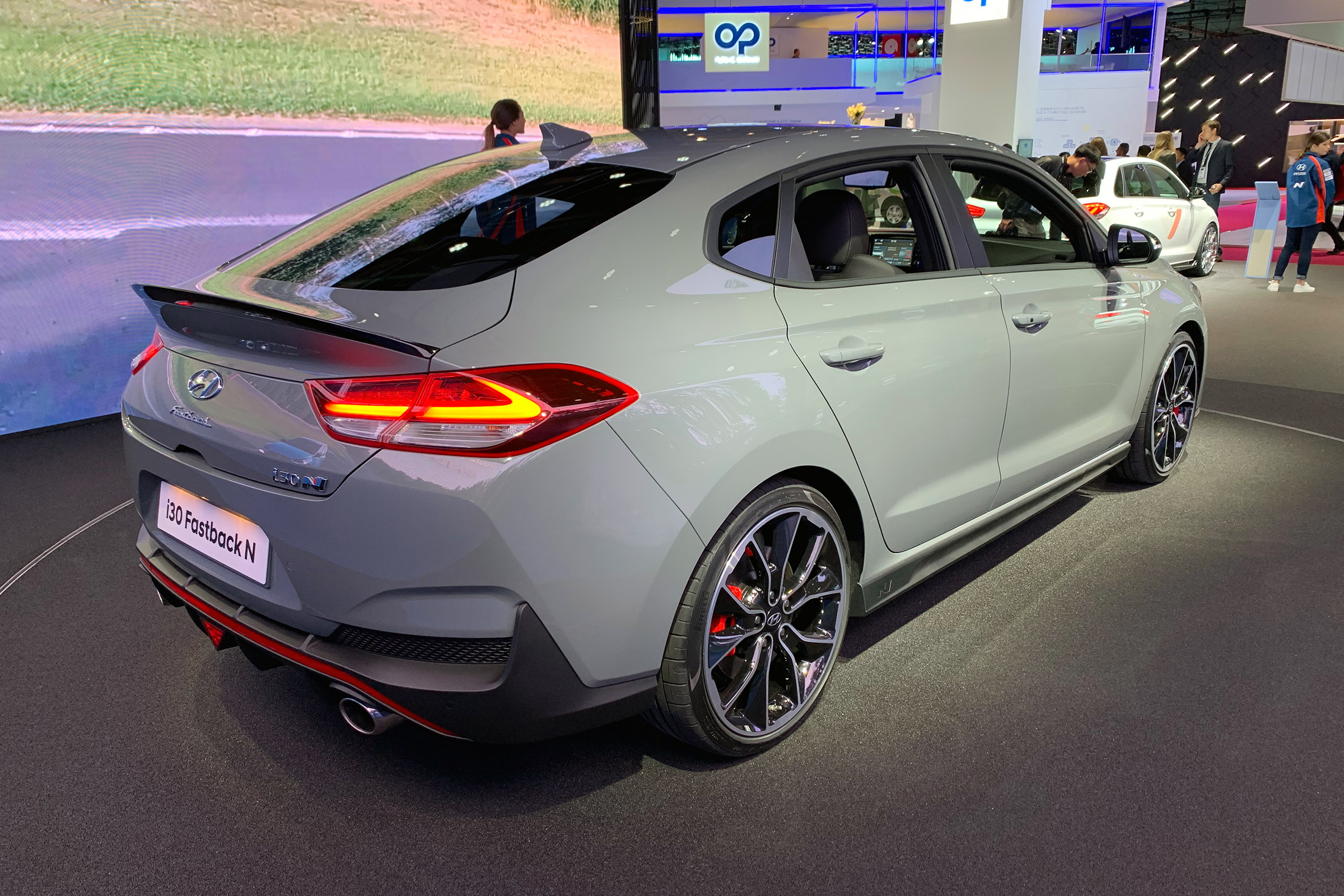 18 Paris Motor Show Gallery Evo