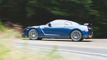 Nissan GT-R side