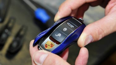 Porsche 911 5M Fans Facebook edition blue key