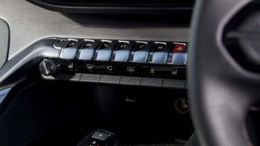Peugeot 3008 GT switches