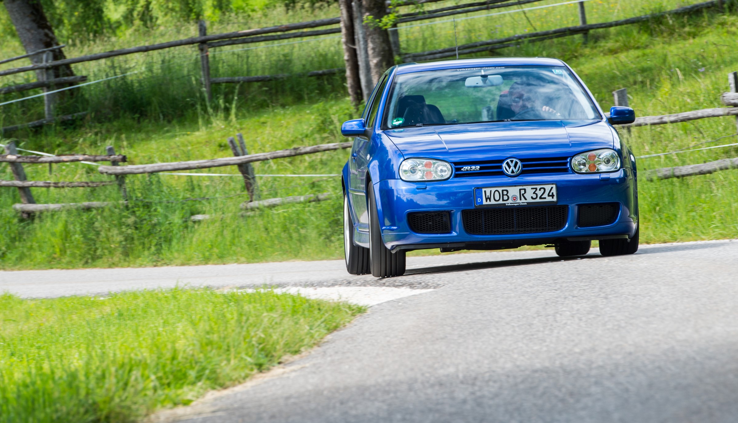 schattig Over instelling Duiker Volkswagen Golf (Mk4) R32 - review, history and used buying guide | evo