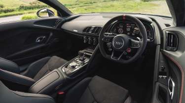 Audi R8 V10 GT RWD – interior