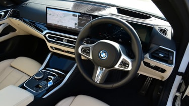 BMW i4 eDrive35 – interior