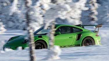 Porsche 911 GT3 RS snow - side