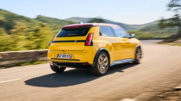 Renault 5 E-Tech - driving rear