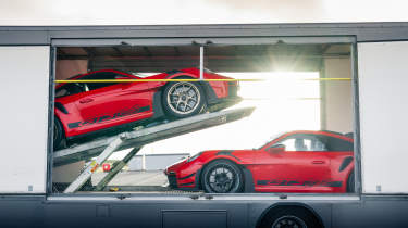 911 GT3 RS vs Manthey GT3 RS