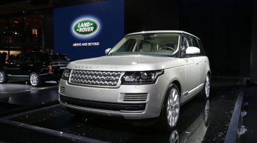 Range Rover launched at the Paris show