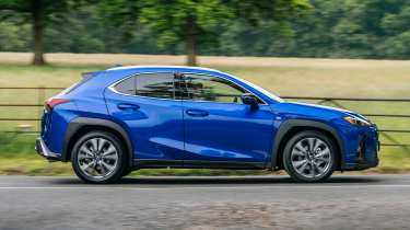 Lexus UX 300h – side