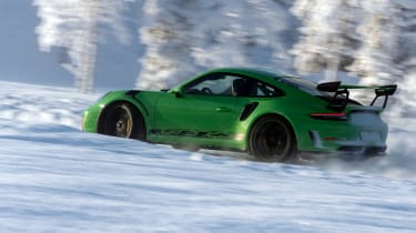 Porsche 911 GT3 RS snow - side