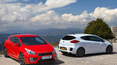 Kia Procee&#039;d GT hatchback red and white
