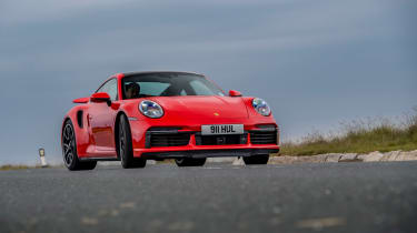 911 Turbos feature – 992 action