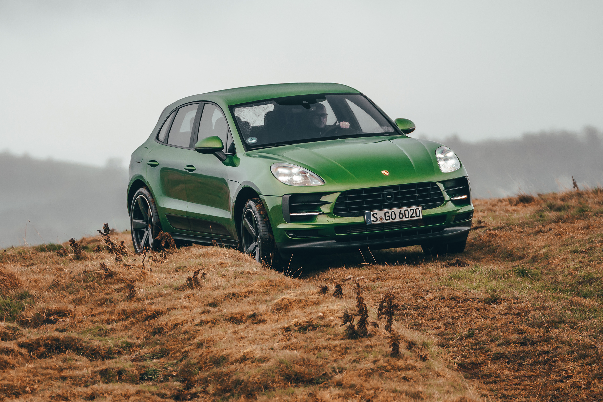 Макан ее волосы. Porsche Macan 1 поколение. Porsche Macan Electric. Макан 1 поколение Рестайлинг. Golf 5 Porsche Macan.