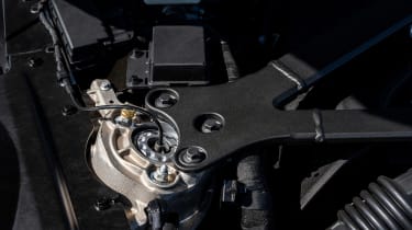 Aston Martin Vantage – F1 suspension tower