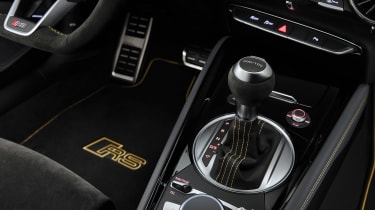 Audi TT RS IE – studio gearstick