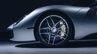 GMA T33 studio – front wheel
