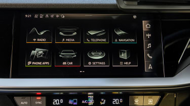 Audi S3 2022 – blue screen