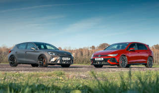 Volkswagen Golf GTI Clubsport v Cupra Leon 300