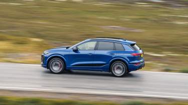 Audi Q6 e-tron – side