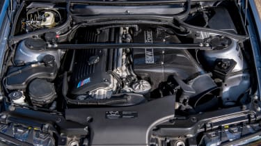 BMW M triple – CSL engine
