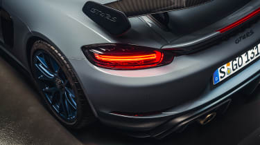Porsche Cayman GT4 RS – dark rear lights 1