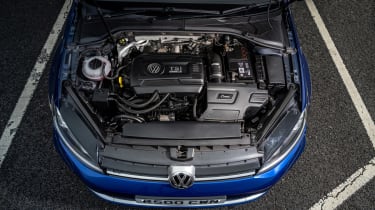 VRS Golf R blue – engine bay