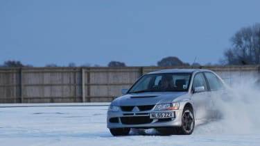 Mitsubishi Evo 8 in snow