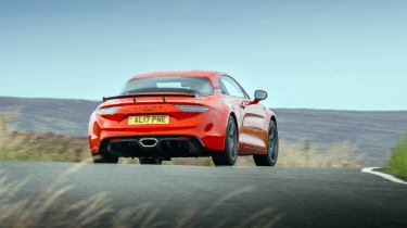 Lotus Emira Turbo SE v Alpine A110 GTS