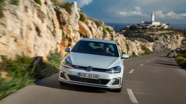2017 Volkswagen Golf GTE - Front