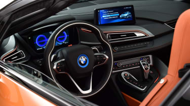 BMW i8 Roadster - dash