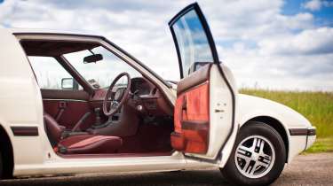 Mazda RX-7 FB – interior