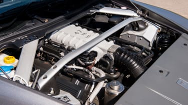 Aston Martin V8 Vantage – engine
