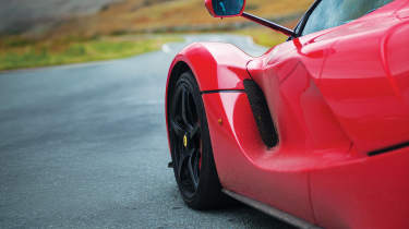 Ferrari Enzo v Ferrari LaFerrari