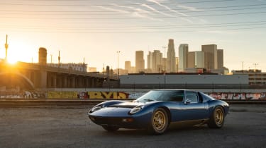 Lamborghini Miura SV front