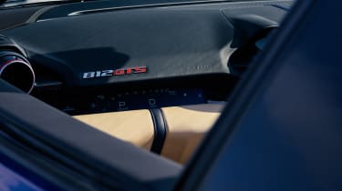 Ferrari 812 GTS TDF blue - dash