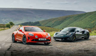 Lotus Emira Turbo SE v Alpine A110 GTS