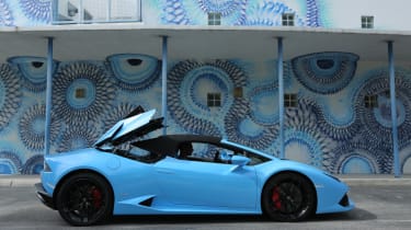 Lamborghini Huracan Spyder - side profile