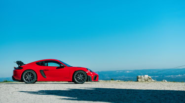Porsche 718 GT4 RS – side