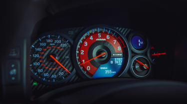 Nissan GT-R Nismo – dials