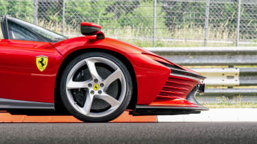 Ferrari SP3 Ionia – wheels